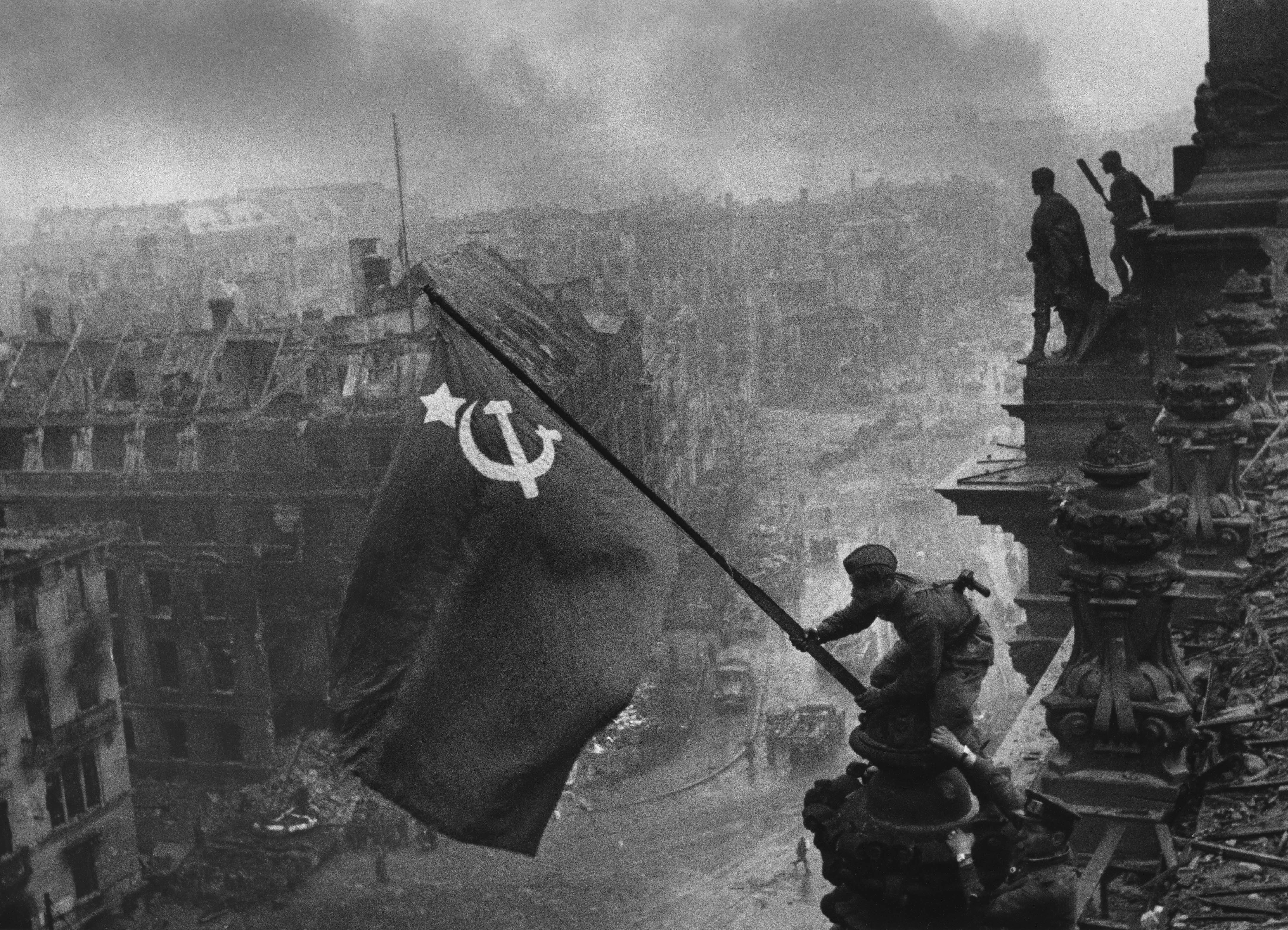 Raising Soviet flag over the Reichstag.png