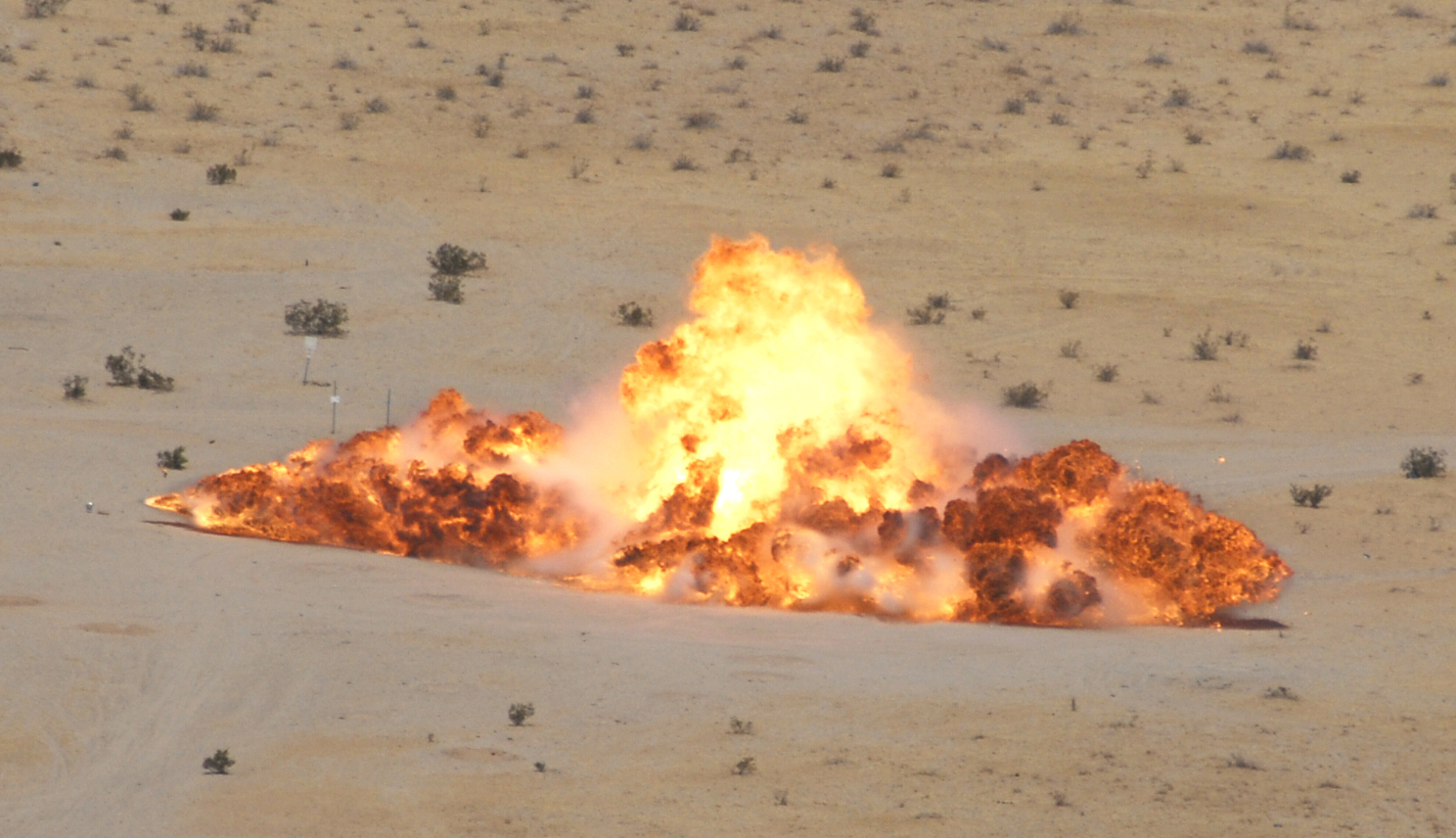File:A MK-77 fire bomb explodes.jpg