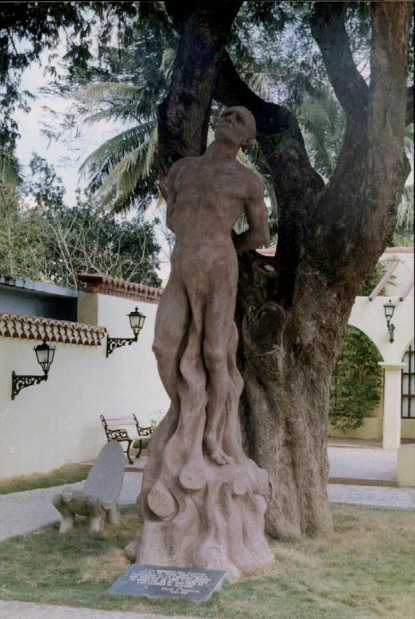 Hatuey, estatua en Yara.jpg