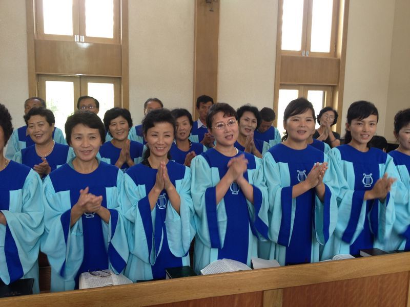 Choir of Chilgol Church in Pyongyang.jpg