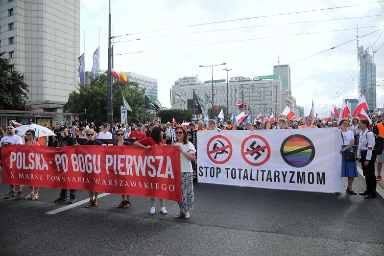 Polish totalitarian protest.png