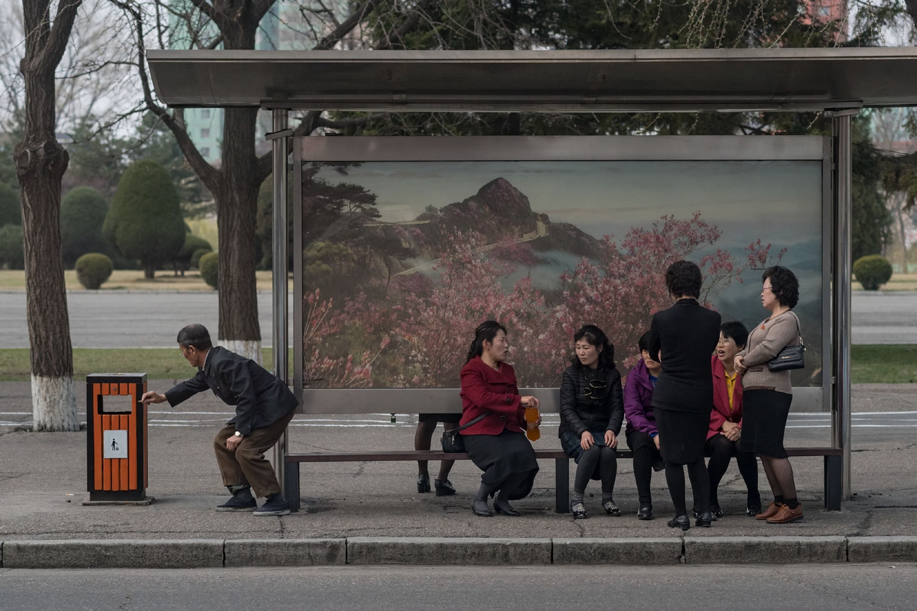 06-north-korea-bus-stops.jpeg