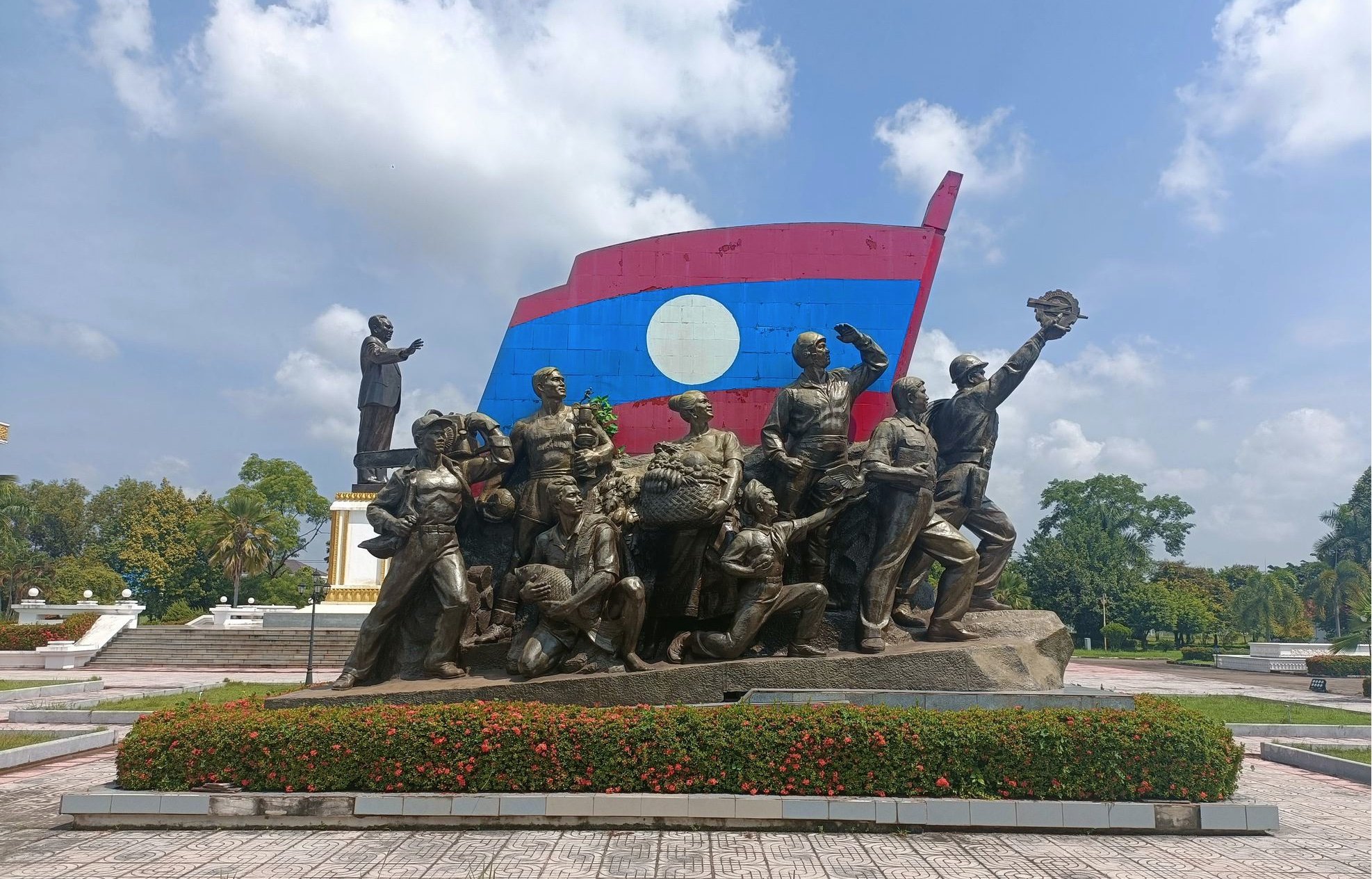 File:Laos monument.jpg