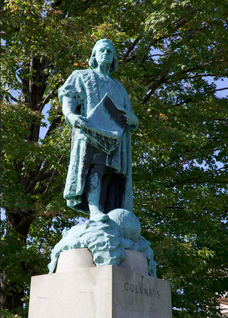 Estatua de Colón antes de ser removida