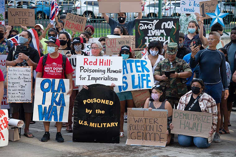 File:Hawaiians protest fuel contamination from U.S. military Red Hill facility.jpg