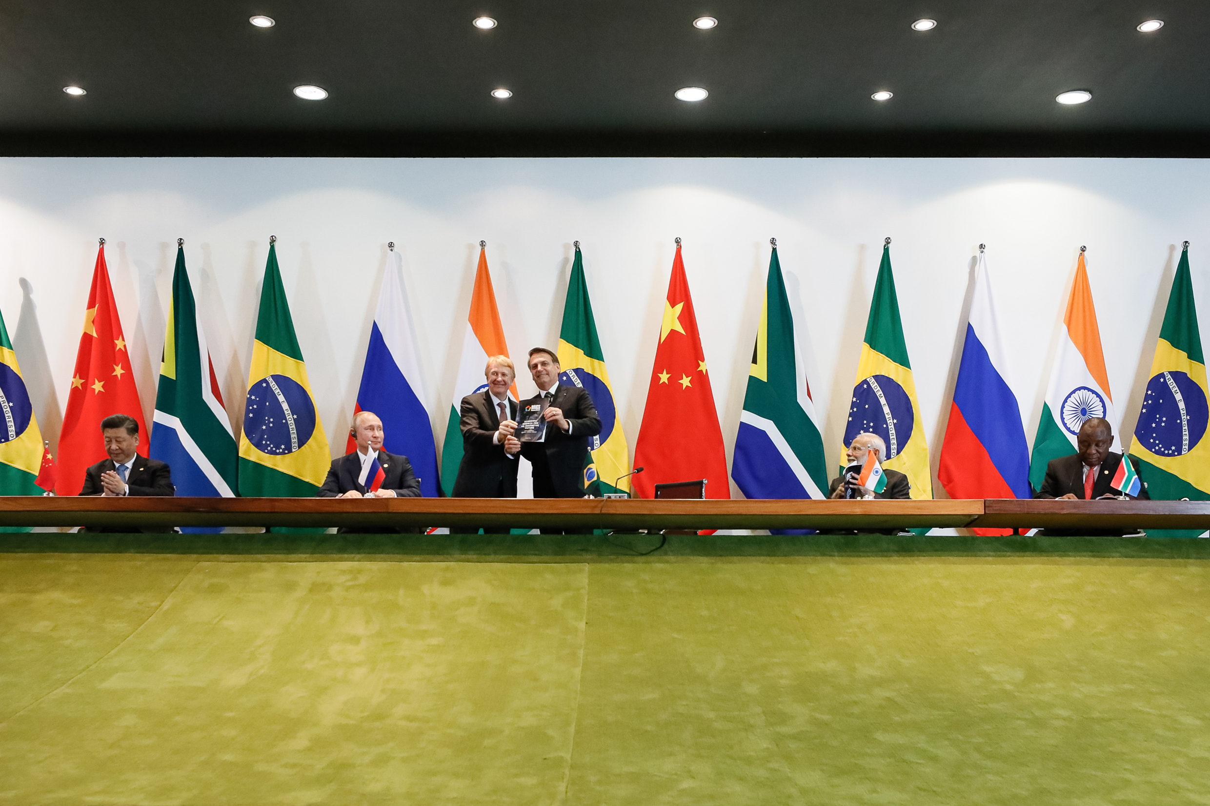 14 11 2019 Diálogo dos Líderes com o Conselho Empresarial do BRICS e o Novo Banco de Desenvolvimento (49066644892).jpg
