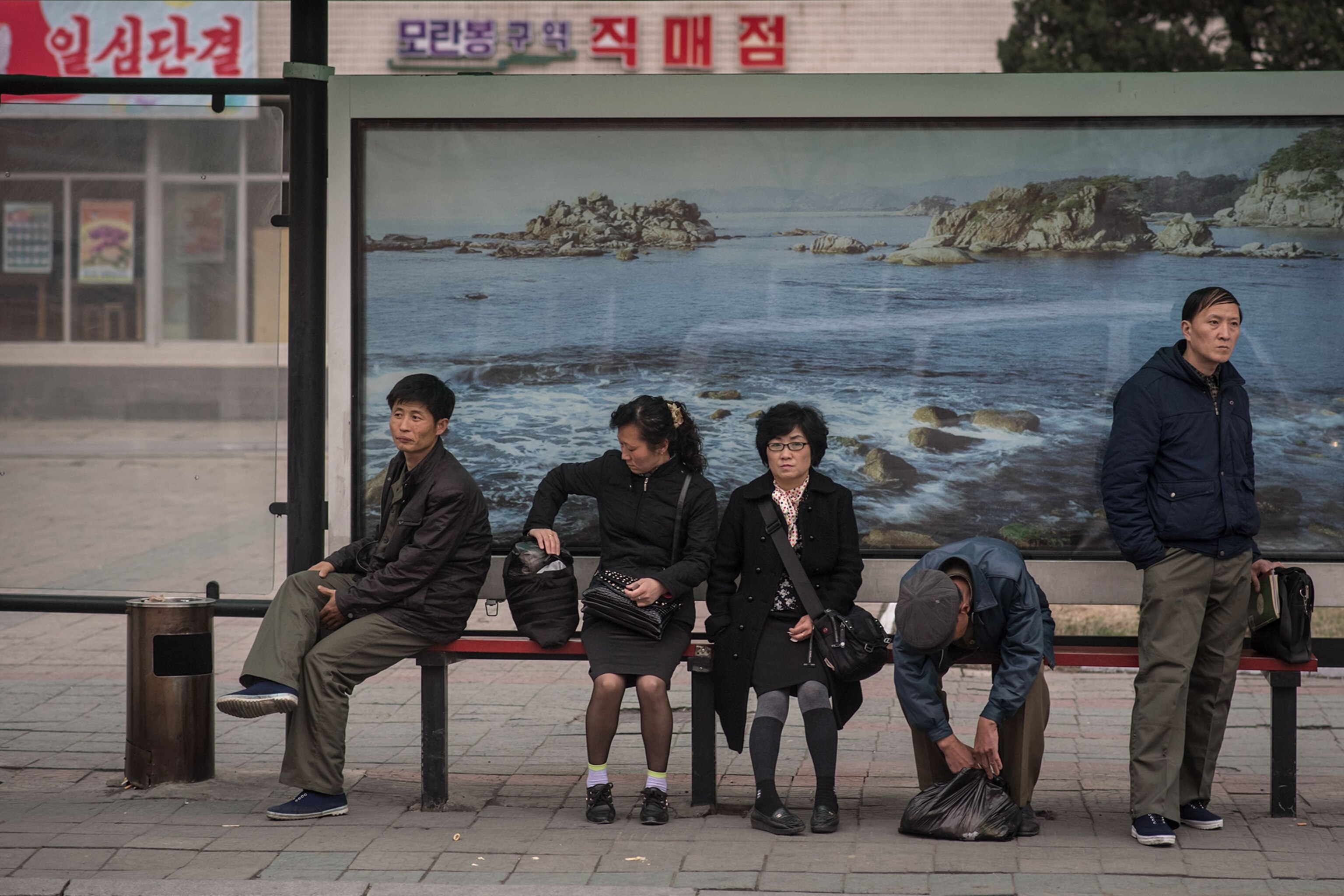 File:17-north-korea-bus-stops.jpg