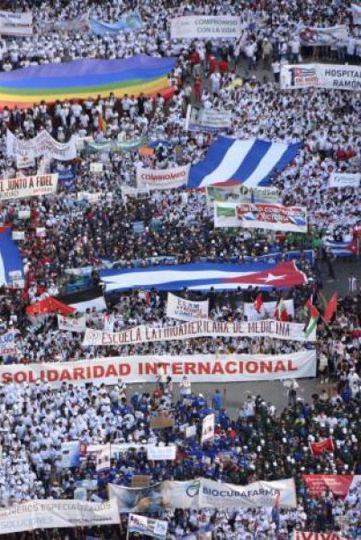 Archivo:Desfile 1ro de mayo en Cuba.jpg