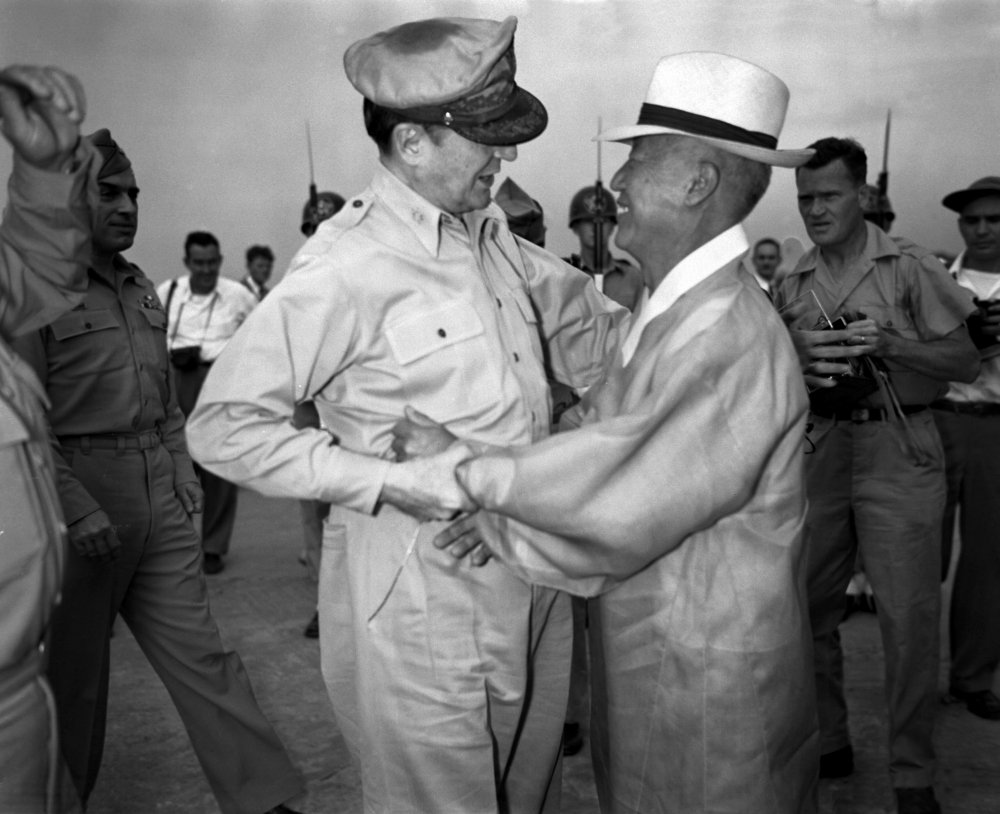 Douglas MacArthur and Syngman Rhee in a friendly embrace.jpg