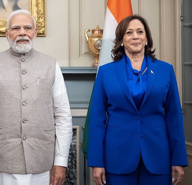 Fichier:Kamala Harris and Modi.jpg
