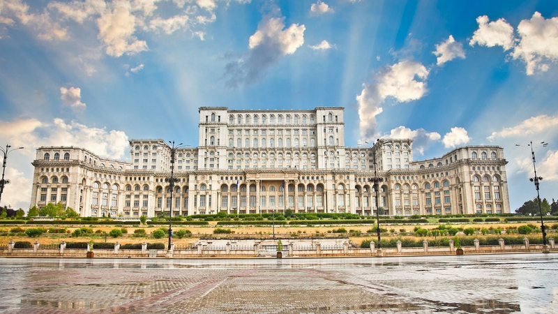 Datei:Romanian Palace of Parliament.png