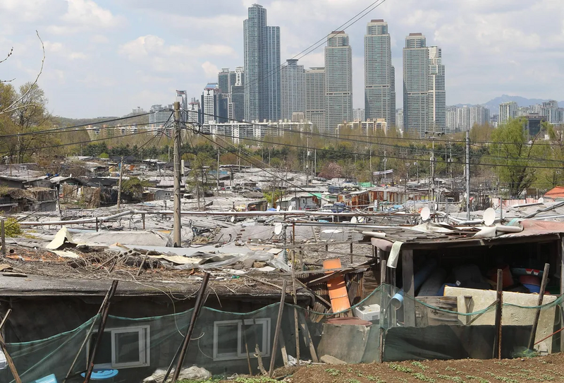 File:Guryong Village slum, Seoul, South Korea.jpg